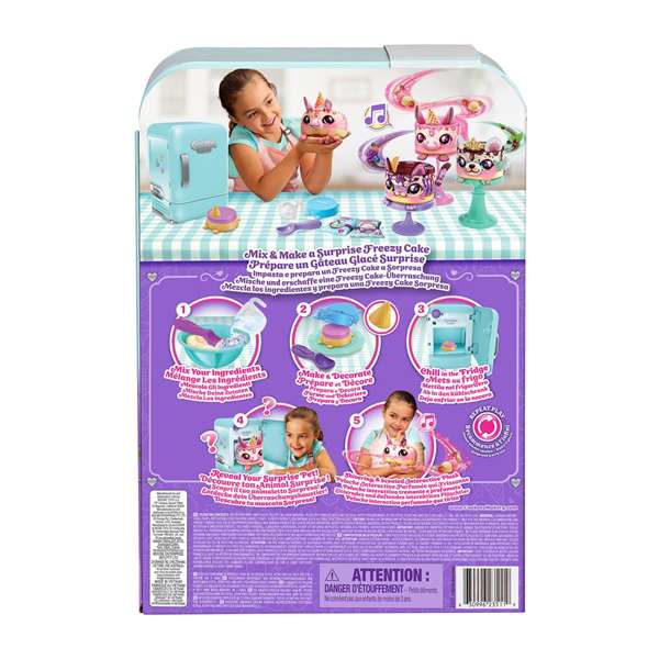 MOOSE Cookeez Makery - Frigo magique interactif à surprise avec peluche Freezy Cakez parfumée, jeu de pâtisserie pour enfants dès 5 ans