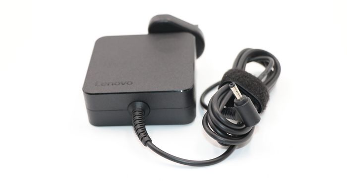 Lenovo Adaptateur secteur pour PC portable 65W 20V 3.25A Connecteur rond Lenovo Adaptateur secteur pour PC portable 65W 20V 3.25A Connecteur rond
