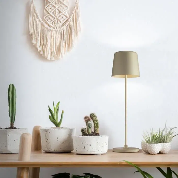 Brilliant Lampe à poser KAAMI BRILLIANT LED extérieur IP44 - Dimmable et rechargeable USB - Métal et plastique cappuccino - 2W 310lm 3000K