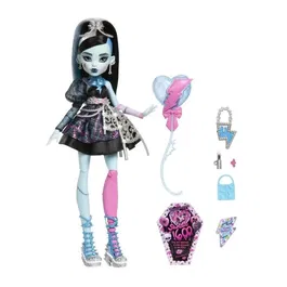 Monster High Poupée Frankie Stein Anniversaire Monstrueusement Mémorable - JBG75 avec robe satinée noire et 7 accessoires (ballon, invitation, cadeau)