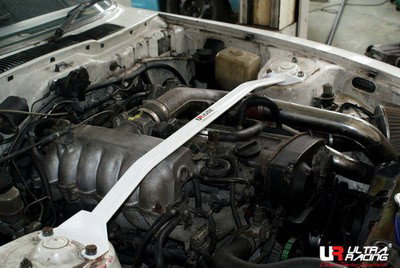Ultra Racing Barre de suspension supérieure avant 2-point pour NISSAN 280ZX 79-83 Ultra Racing Barre de suspension supérieure avant 2-point pour NISSAN 280ZX 79-83