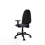 Chaise de bureau Algarra avec mécanisme Contact permanent de base, rembourrée de tissu gris foncé. Équipée d'une base en polyamide noir, d'accoudoirs 1D et de roulettes pour parquet
