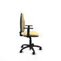 Chaise de bureau Algarra avec mécanisme de contact permanent de base, revêtue de similicuir couleur crème. Équipée d'un piètement en polyamide noir, d'accoudoirs 1D et de roulettes en nylon de 50 mm