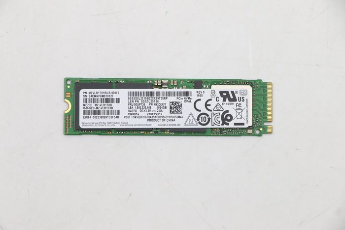 Lenovo SSD NVMe 1TB M.2 2280 PCIe Gen3 x4 avec chiffrement OPAL Lenovo SSD NVMe 1TB M.2 2280 PCIe Gen3 x4 avec chiffrement OPAL
