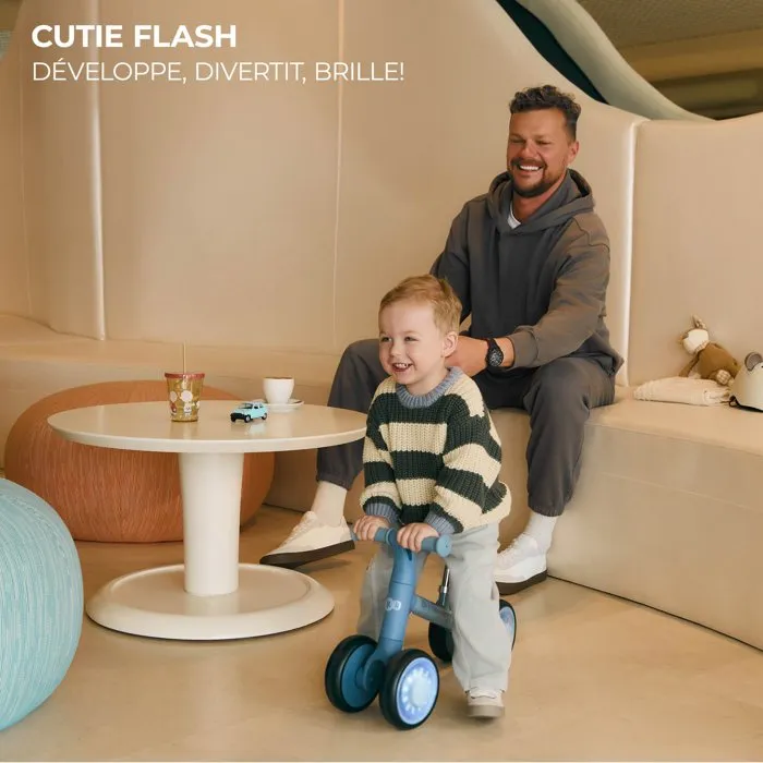 Kinderkraft Cutie Flash Tricycle 4 roues LED bleu Kinderkraft Cutie Flash Tricycle 4 roues LED bleu