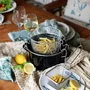 Menastyl 3645580 Friteuse électrique en acier émaillé noir 26 cm, avec couvercle et panier inox, tous feux dont induction