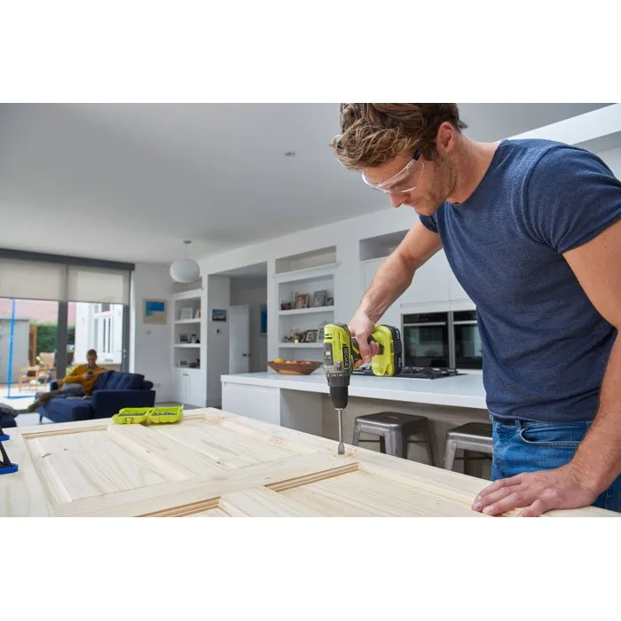 Ryobi Pack 2 outils ONE+ 18V avec perceuse-visseuse, outil multifonction oscillant, batterie 2Ah et chargeur R18CK2G-1C20G