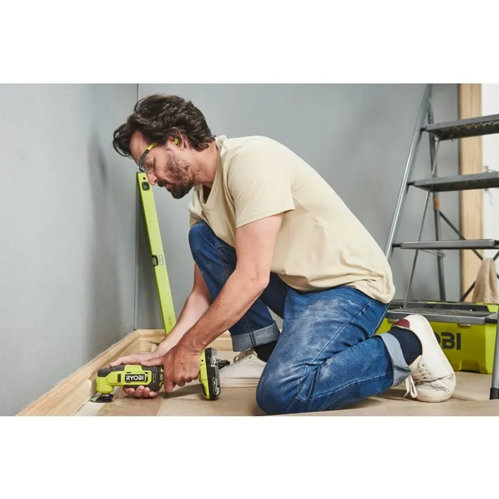 Ryobi Pack 2 outils ONE+ 18V avec perceuse-visseuse, outil multifonction oscillant, batterie 2Ah et chargeur R18CK2G-1C20G