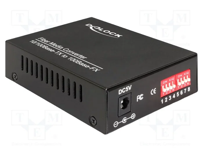 DELOCK Convertisseur DC 5,5/2,1 vers RJ45 et SC Duplex
