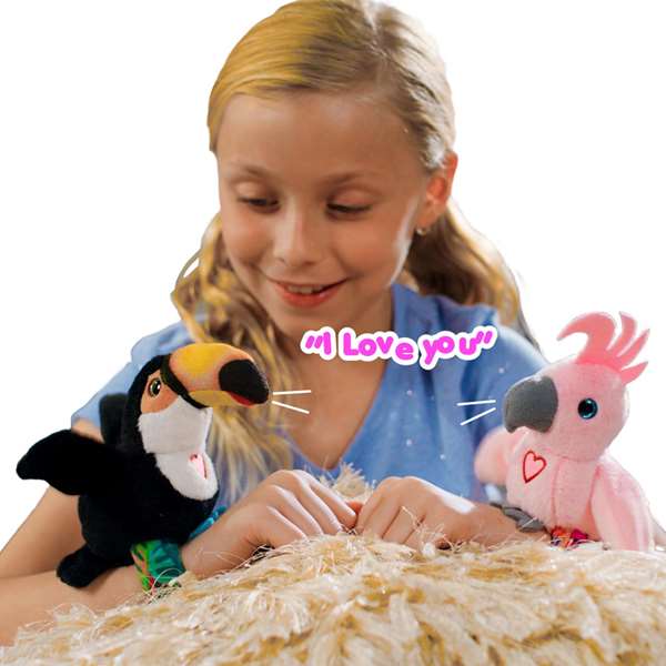 Famosa Happy Yappers Peluche Oiseau Chanteur avec Ailes Mobiles et Répétiteur Multilingue 18x18x5 cm Assorti Famosa Happy Yappers Peluche Oiseau Chanteur avec Ailes Mobiles et Répétiteur Multilingue 18x18x5 cm Assorti