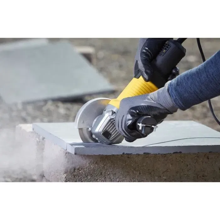 Stanley Fatmax Meuleuse filaire FMEG210-QS 850W, diamètre 115 mm, pour meulage et tronçonnage Stanley Fatmax Meuleuse filaire FMEG210-QS 850W, diamètre 115 mm, pour meulage et tronçonnage