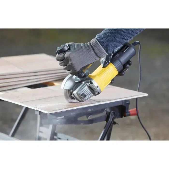 Stanley Fatmax Meuleuse filaire FMEG210-QS 850W, diamètre 115 mm, pour meulage et tronçonnage Stanley Fatmax Meuleuse filaire FMEG210-QS 850W, diamètre 115 mm, pour meulage et tronçonnage