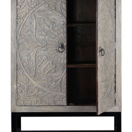 GINER Y COLOMER Armoire 2 portes en bois de manguier et métal patiné gris antiquité, avec soleil fleuri et étagères, 180 x 116 x 42 cm