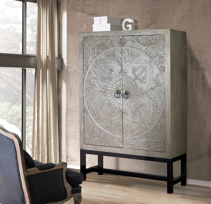 GINER Y COLOMER Armoire 2 portes en bois de manguier et métal patiné gris antiquité, avec soleil fleuri et étagères, 180 x 116 x 42 cm