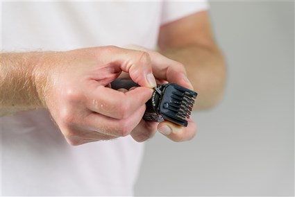 Wahl 09893-0460 Multigroomer avec ou sans câble - Tondeuse nez, oreilles et sourcils avec poignée antidérapante Advanced - 4 têtes et 8 guides