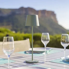 Lumisky Lampe de Table LED Sans Fil KELLY OLIVE - Aluminium Vert - Blanc Chaud Dimmable - Rechargeable - 7h Autonomie - H38 cm