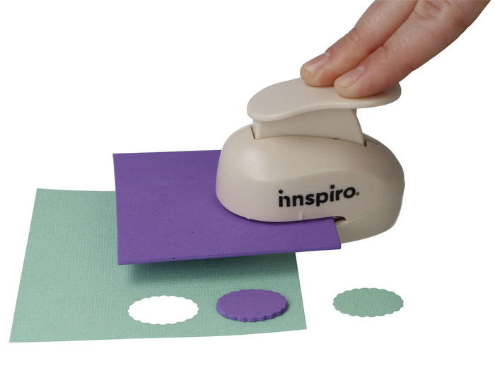 Innspiro Perforatrice de formes Eva Foam Punch ovale festonnée 25mm Innspiro Perforatrice de formes Eva Foam Punch ovale festonnée 25mm
