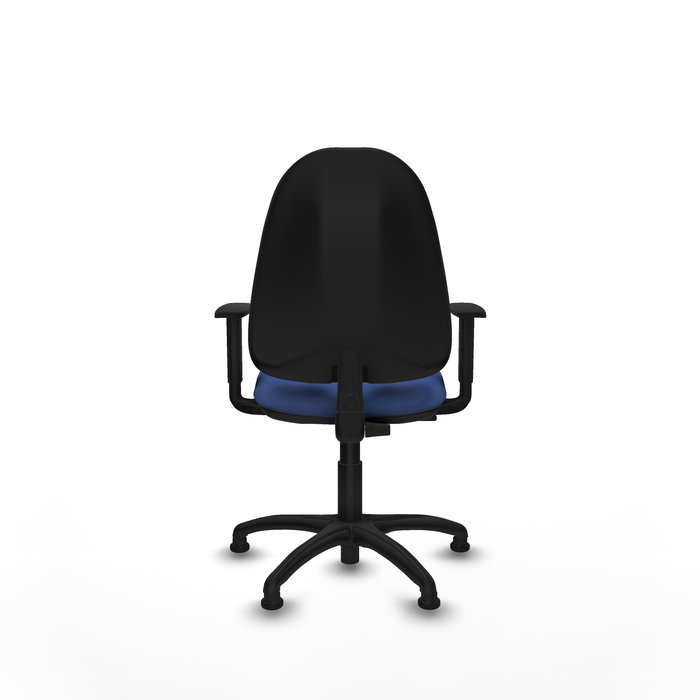 Chaise de bureau Algarra avec mécanisme de contact permanent de base, recouverte de tissu bleu marine. Équipée d'une base en polyamide noir, d'accoudoirs 1D et de butées