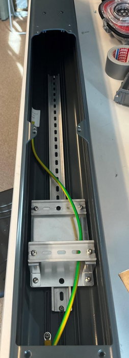 Charge Amps Column - Borne de recharge pour Charge Amps Halo & Dawn, intérieur spacieux, installation flexible, système DIN-rail, protection IP54 IK10