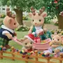 Sylvanian Families 5692 - Poupée La Famille Renne avec 4 Personnages Articulés et Vêtements Amovibles - Blanc - Mixte