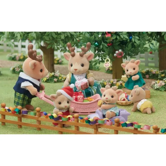 Sylvanian Families 5692 - Poupée La Famille Renne avec 4 Personnages Articulés et Vêtements Amovibles - Blanc - Mixte
