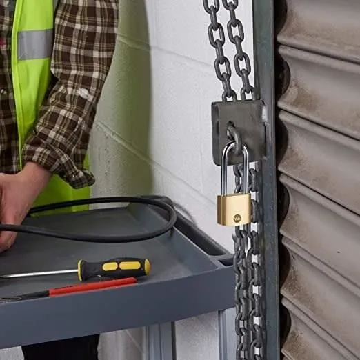 Yale Cadenas Y110B/40/152/1 en Laiton avec Anse Longue en Acier Cémenté et 3 Clés pour Sécuriser Chaînes, Casiers et Vestiaires