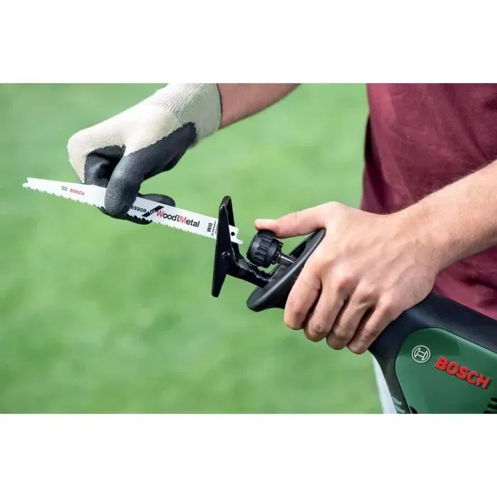 Bosch AdvancedRecip 18 - Scie récipro sans fil 18V avec batterie 2.5Ah, système anti-vibrations, idéale pour coupes rapides et précises