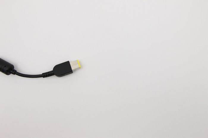 Lenovo Adaptateur secteur 90W pour PC portable ThinkPad, entrée 100-240Vca, efficacité 89%, connecteur rond Lenovo Adaptateur secteur 90W pour PC portable ThinkPad, entrée 100-240Vca, efficacité 89%, connecteur rond