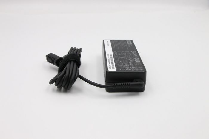 Lenovo Adaptateur secteur 90W pour PC portable ThinkPad, entrée 100-240Vca, efficacité 89%, connecteur rond Lenovo Adaptateur secteur 90W pour PC portable ThinkPad, entrée 100-240Vca, efficacité 89%, connecteur rond