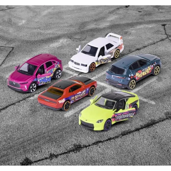 Bandai Dragon Ball Daima - Figurine articulée Kid Goku Mini Goku 17 cm - 16 points d'articulation - Avec mains supplémentaires et bâton - À partir de 4 ans