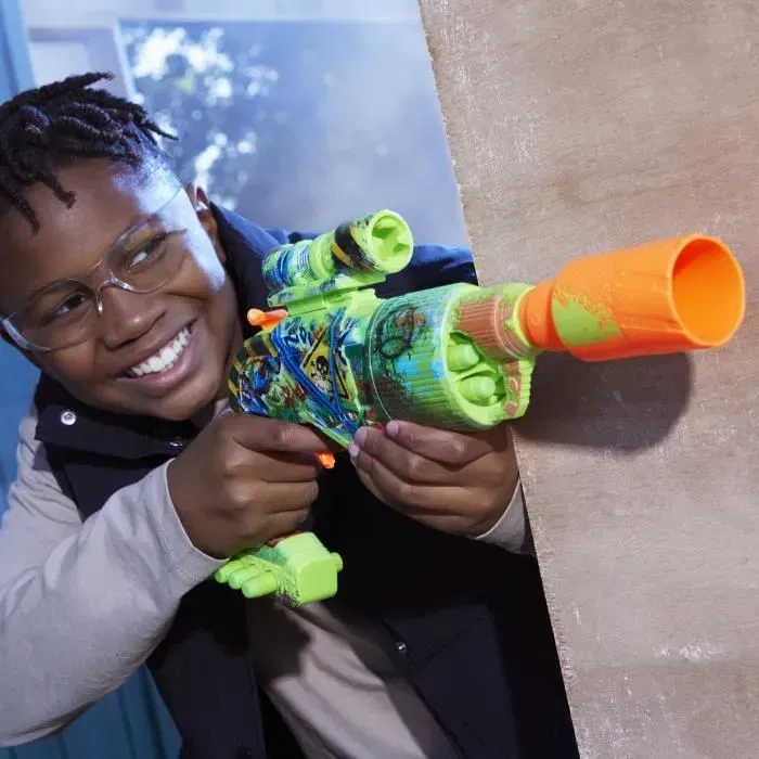 Nerf Zombie Driller - Blaster à fléchettes avec cylindre rotatif et viseur amovible - 16 fléchettes Nerf Elite incluses - À partir de 8 ans