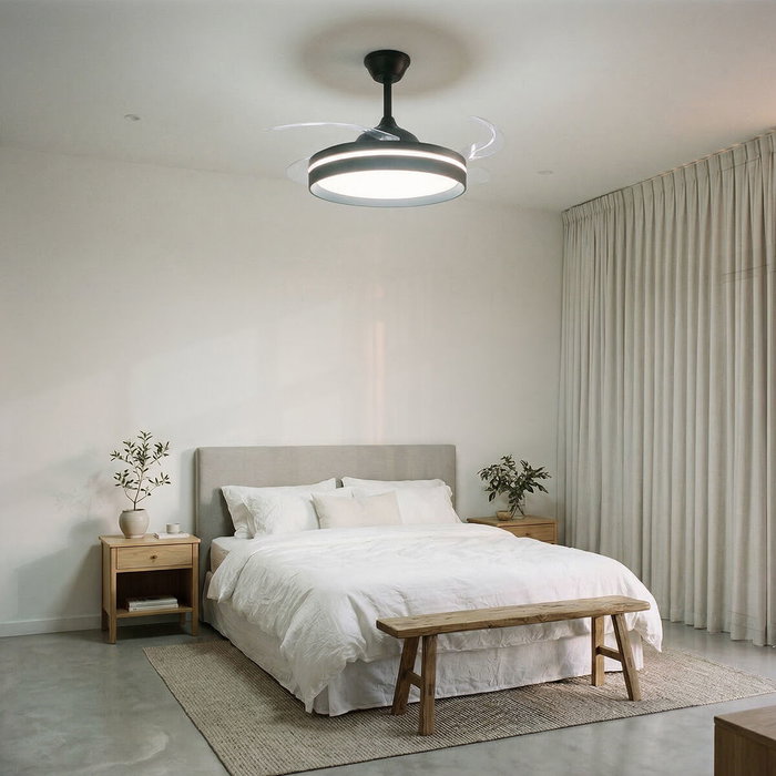 Ventilateur de plafond avec lumière LED, 4 pales rétractables et télécommande InnovaGoods