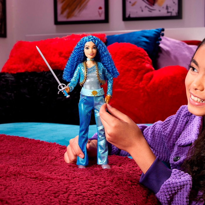 Mattel - Disney Descendants - Muñeca Chloe, fille de Cendrillon, avec cheveux bouclés bleus et tenue emblématique - HWT89