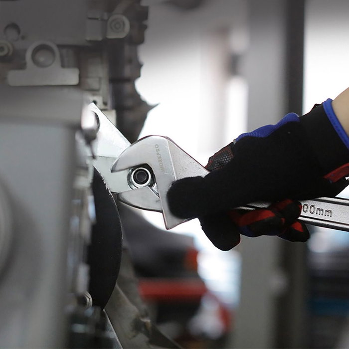 Workpro Clé ajustable 200 mm en acier forgé résistant oxydation ouverture 25 mm