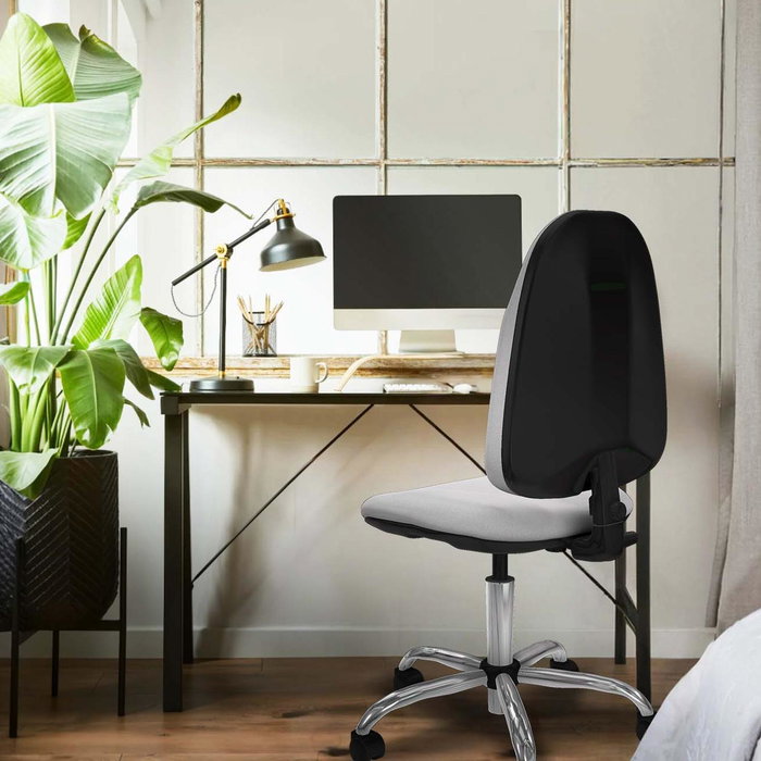 Chaise de bureau Algarra avec mécanisme de contact permanent de base, recouverte de tissu jaune. Équipée d'une base chromée, sans accoudoirs et de roulettes en nylon de 50 mm.