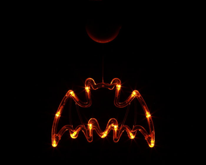 Accessoire de décoration Halloween - Chauve-souris lumineuse de mur avec ventouse 30x20 cm pour fenêtres ou vitrines
