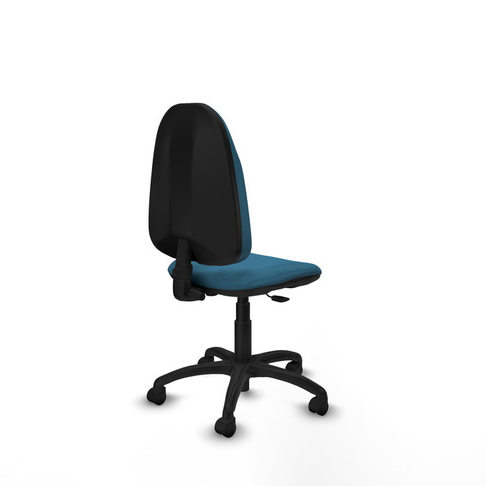 Chaise de bureau Algarra avec mécanisme Contact permanent de base, rembourrée de tissu vert pétrole. Équipée d'une base en polyamide noir, sans accoudoirs et de roulettes en nylon de 50 mm.