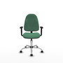 Chaise de bureau Algarra avec mécanisme de contact permanent de base, recouverte de tissu vert émeraude. Équipée d'une base chromée, d'accoudoirs 1D et de roulettes pour parquet