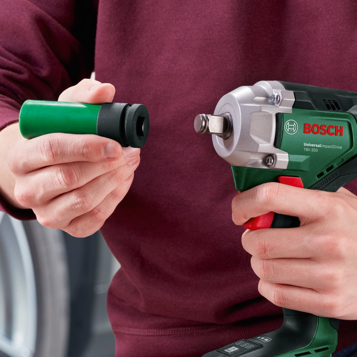 Bosch UniversalImpactDrive 18V-350 sans batterie ni chargeur avec jeu de douilles
