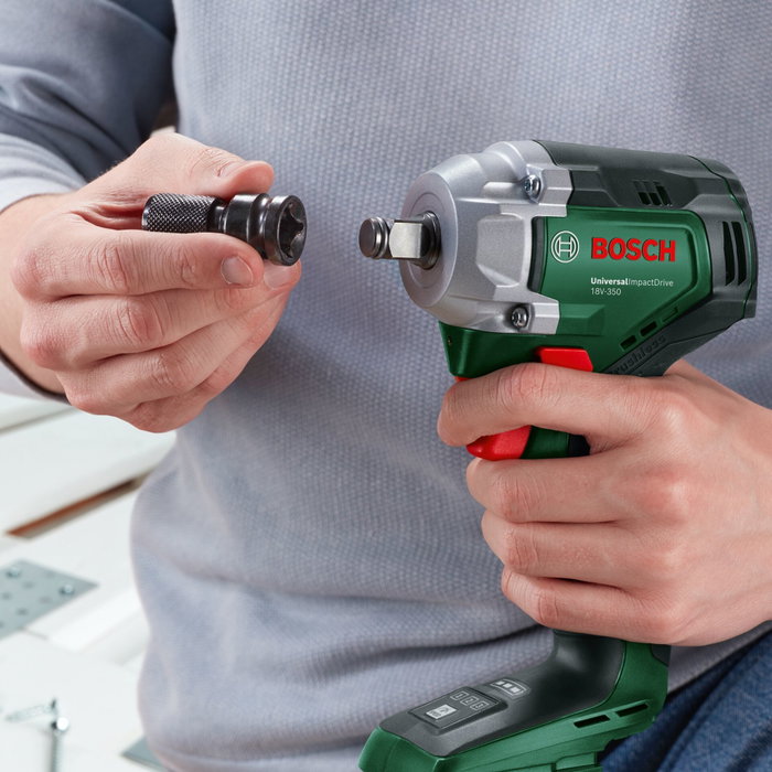 Bosch UniversalImpactDrive 18V-350 sans batterie ni chargeur avec jeu de douilles