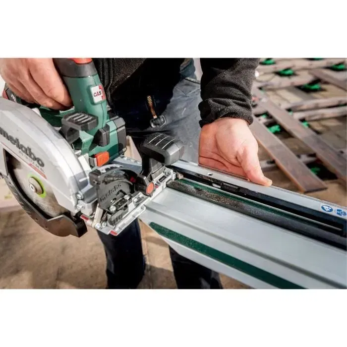 Metabo KS 18 LTX 66 BL - Scie circulaire sans fil 18 V - Lame carbure 18 dents - Profondeur de coupe 66 mm - Guide latéral inclus - Pour professionnels et travail du bois