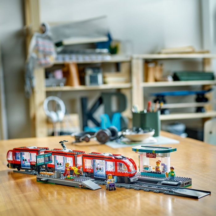 LEGO City 60423 Le tramway et la station du centre-ville