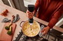 Kitchenaid 5KHBRV75BM Batteur à main sans fil compact avec batterie rechargeable 12V noir mat - inclut fouet, picador et bol sans BPA 1L