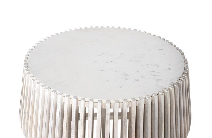 GINER Y COLOMER Table basse ronde en marbre blanc et bois de manguier - Design contemporain et sculptural