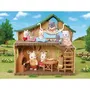 Epoch Sylvanian Families Chalet du Lac Réf. 5451 - Maison de Poupée avec Poêle à Bois, Hamac et Mobilier - Jouet Enfant