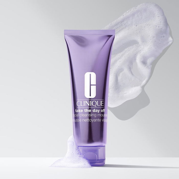 Clinique Mousse nettoyante visage TAKE THE DAY OFF 125 ml Nettoyant doux pour tous types de peau, élimine maquillage et impuretés