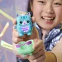 Hasbro Nano-mals Pawtricia, chaton bleu compagnon électronique interactif avec 70+ réactions, jouet de poche pour enfants dès 5 ans