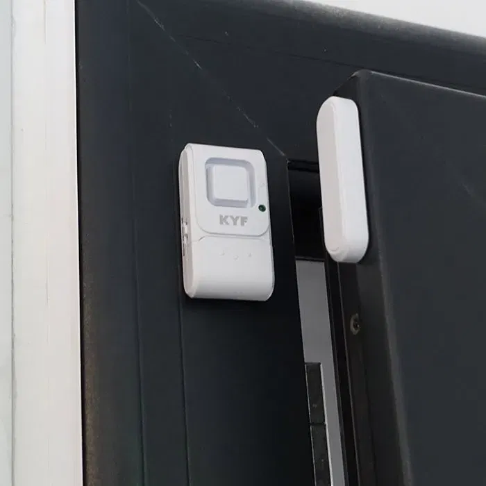 Kyf Lot de 2 mini alarmes pour fenêtre et porte - Alarme de sécurité ou fonction carillon - Référence KYF