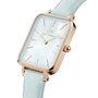 Daniel Wellington DW00100638 avec bracelet bleu et boîtier rose