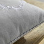 Today Coussin Charme Chambray avec Petite Broderie Constance Gris 40 x 40 cm